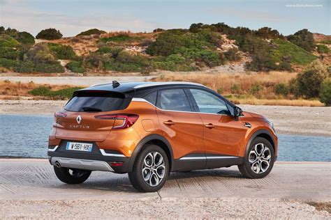 Renault Captur Boot Space Dimensions & Luggage Capacity