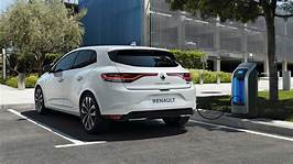 Renault Megane Grandtour E-TECH Plug-in Boot Space Dimensions & Luggage Capacity