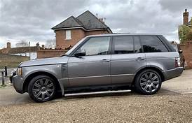 Land Rover Range Rover Vogue 4.4 TDV8 Boot Space Dimensions & Luggage Capacity